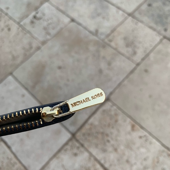 Micheal Kors keychain wallet - Picture 5 of 16